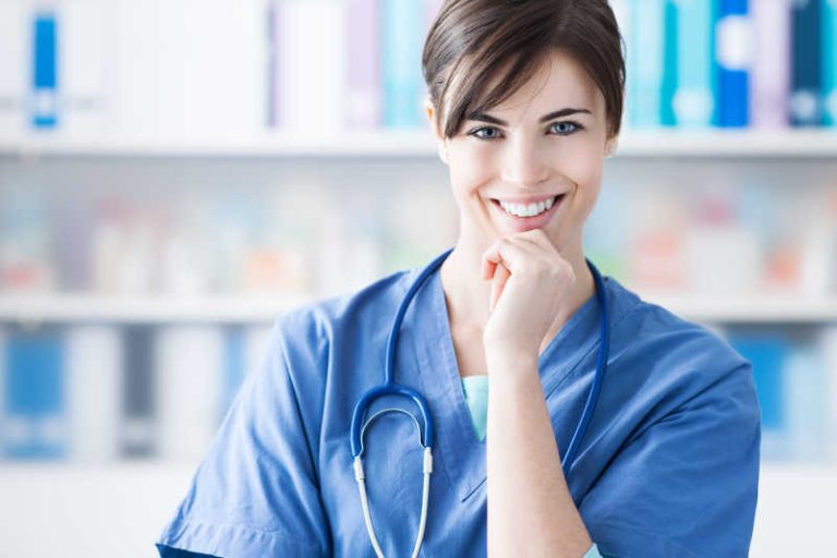 海菲秀凭什么成为好莱坞明星的“素颜作弊器”？26岁油痘肌自述：做完当天，粉刺像被吸尘器抽走了…